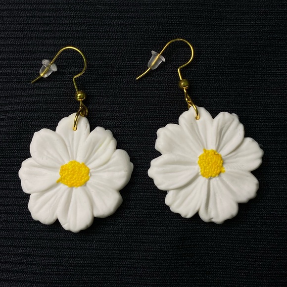 Blue Willow Boutique Earrings - Picture 1 of 3